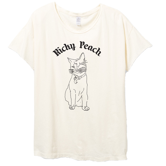 Off-white t-shirt featuring a black line drawing of a cat and the text ’Richy Peach’ above it.